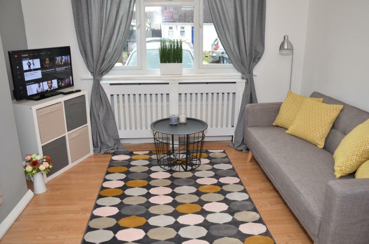 Croydon Apartment With Parking London Kültér fotó